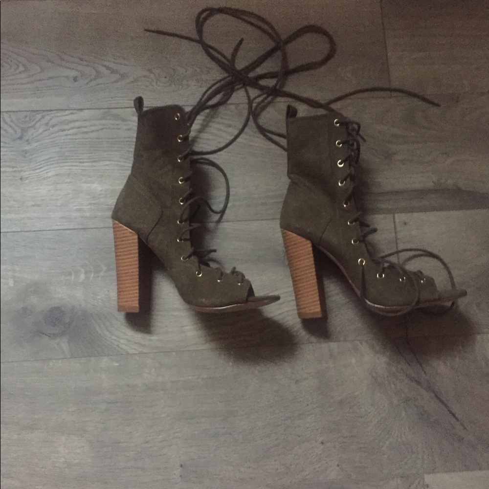 Olive lace up heel